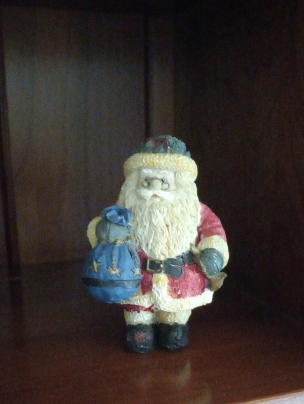 Rustic Old World Santa Claus Wood Look Carved Resin Christmas Figurine